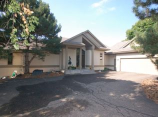 898 Mendakota Ct, Mendota Heights, MN 55120