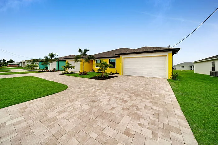 3 bed, 2.0 bath, 1200 sqft, $2,100 — Photo 3