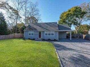 31 Oak St, Westhampton Beach, NY 11978