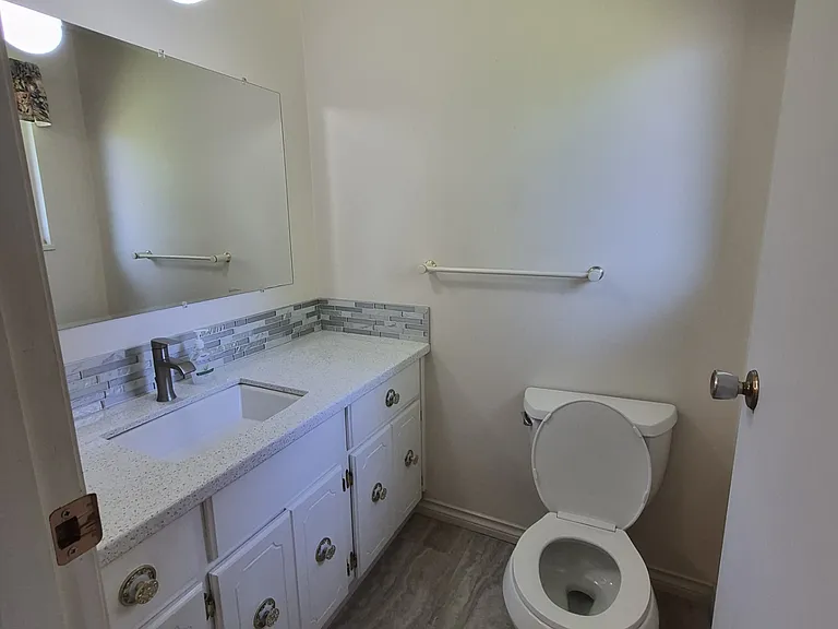 3853 Clematis Cres — Photo 28