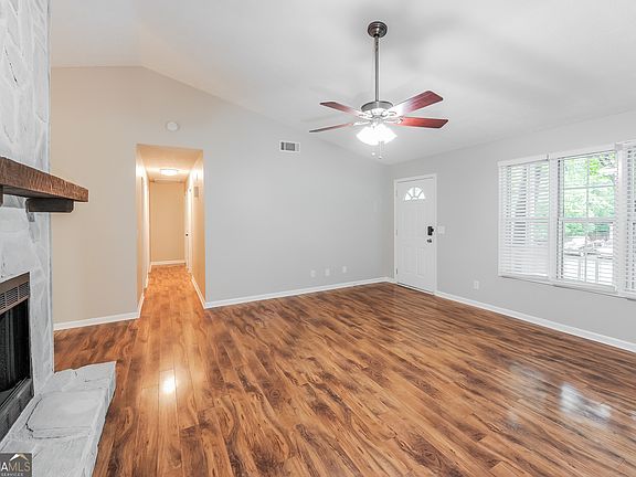 3rd image of 129 Riverchase Dr