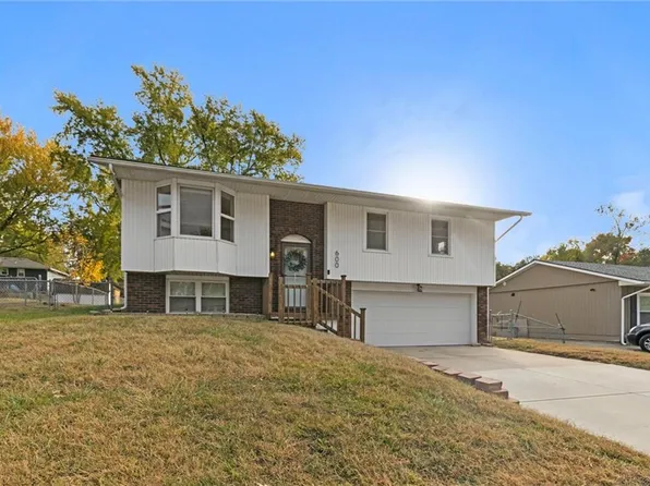 600 Valley Dr, Lansing, KS 66043