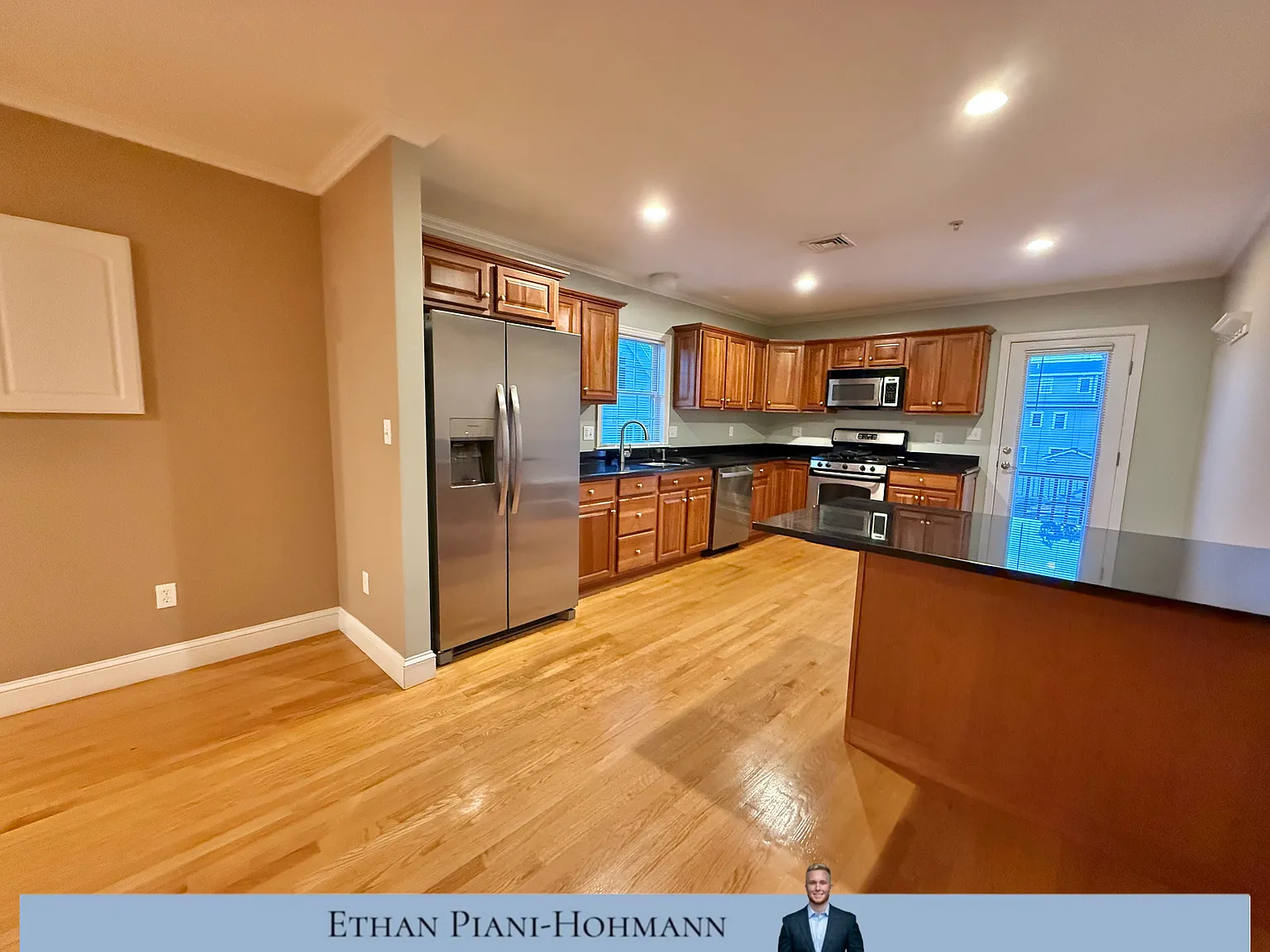 146 Adams St — Photo 2