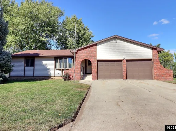 415 Ridge Dr, Hooper, NE 68031