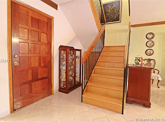Foyer/Stairs Details