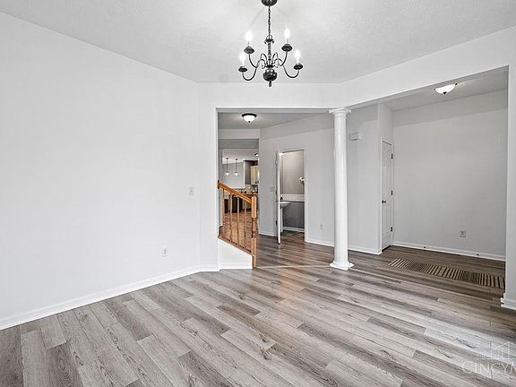 4th image of 85 Easton Manor Dr