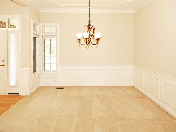 4th image of 7078 English Oak Dr