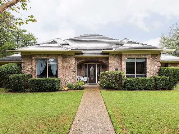 3rd image of 317 Creekwood Dr
