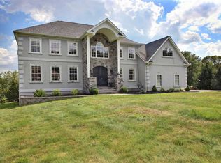 2008 Bernard Ln, Stroudsburg, PA 18360