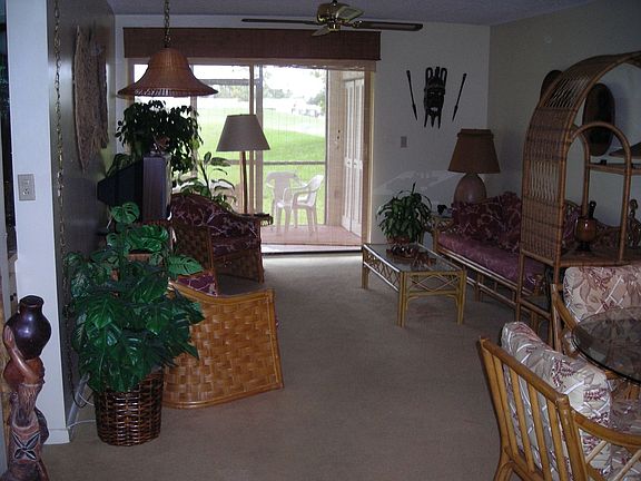 LIVING ROOM/DINING ROOM