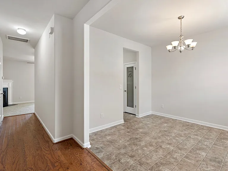 3240 Warm Springs Ln — Photo 2