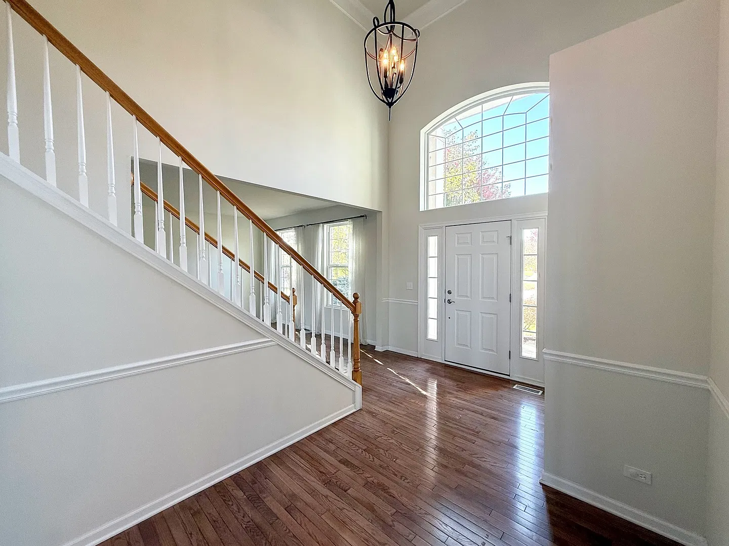 4 bed, 2.5 bath, 3487 sqft, $3,700 — Photo 2