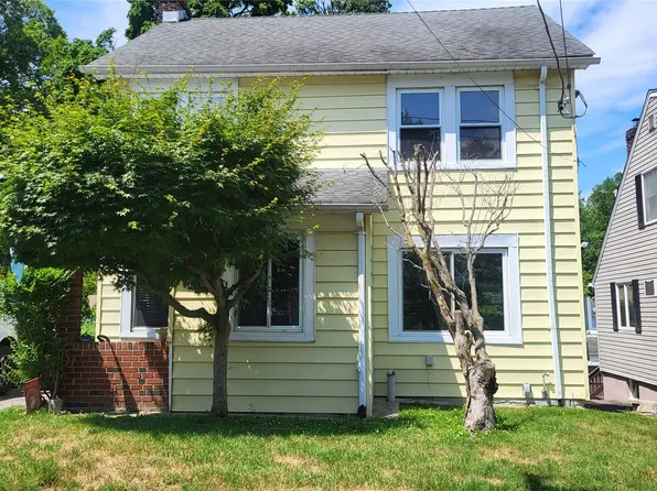 34 Irma Avenue, Port Washington, NY 11050
