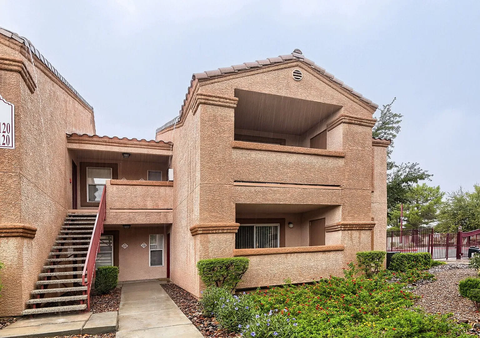 Charming 1bd | Gated Community | Great Amenities — Photo 1