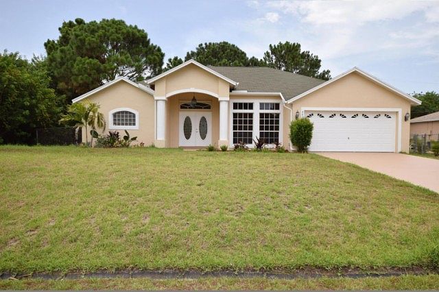 1st image of 483 SW Leona Dr