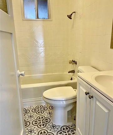 5th image of 1814 W 37th Pl