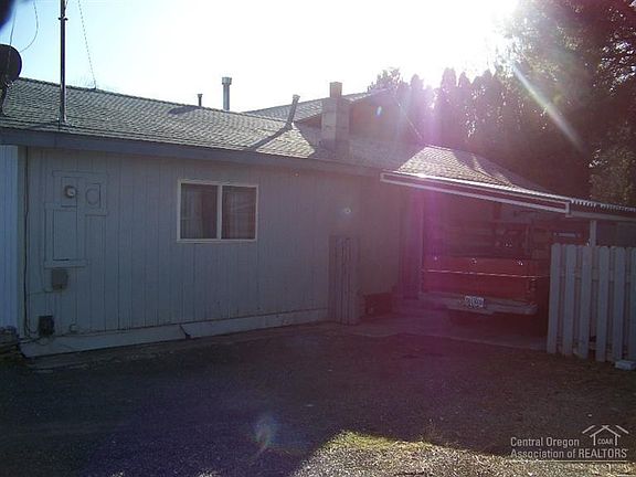 4th image of 327 SE Lynn Blvd