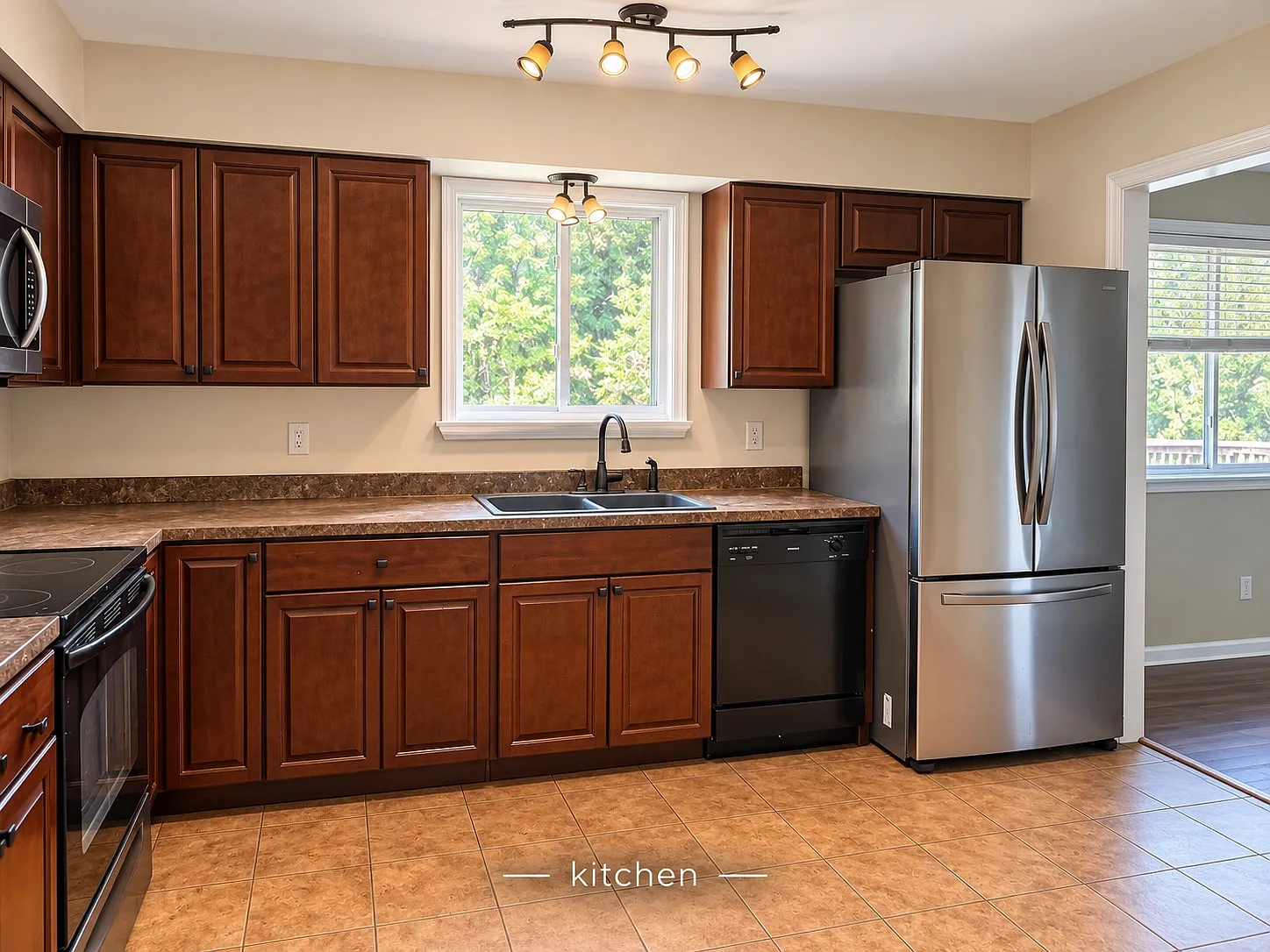 4 bed, 2337 sqft, $2,600 — Photo 4