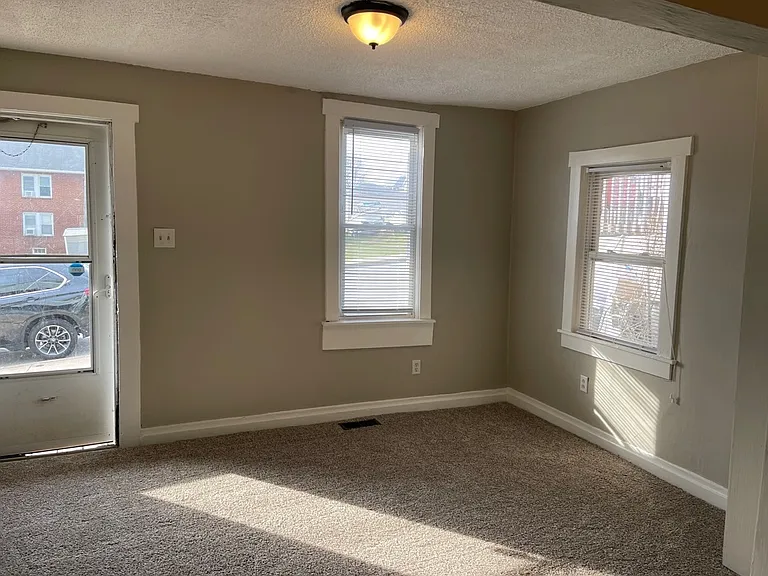 19 E Lancaster St — Photo 9