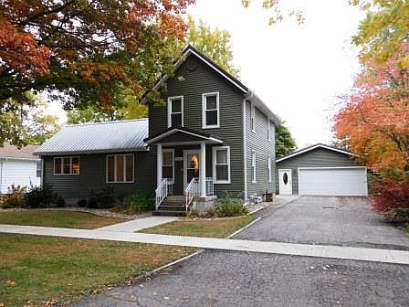 1st image of 609 E Elm St