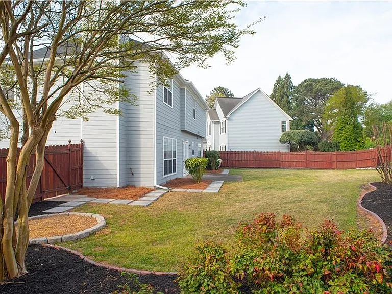 3359 Shallowford Green Dr — Photo 16