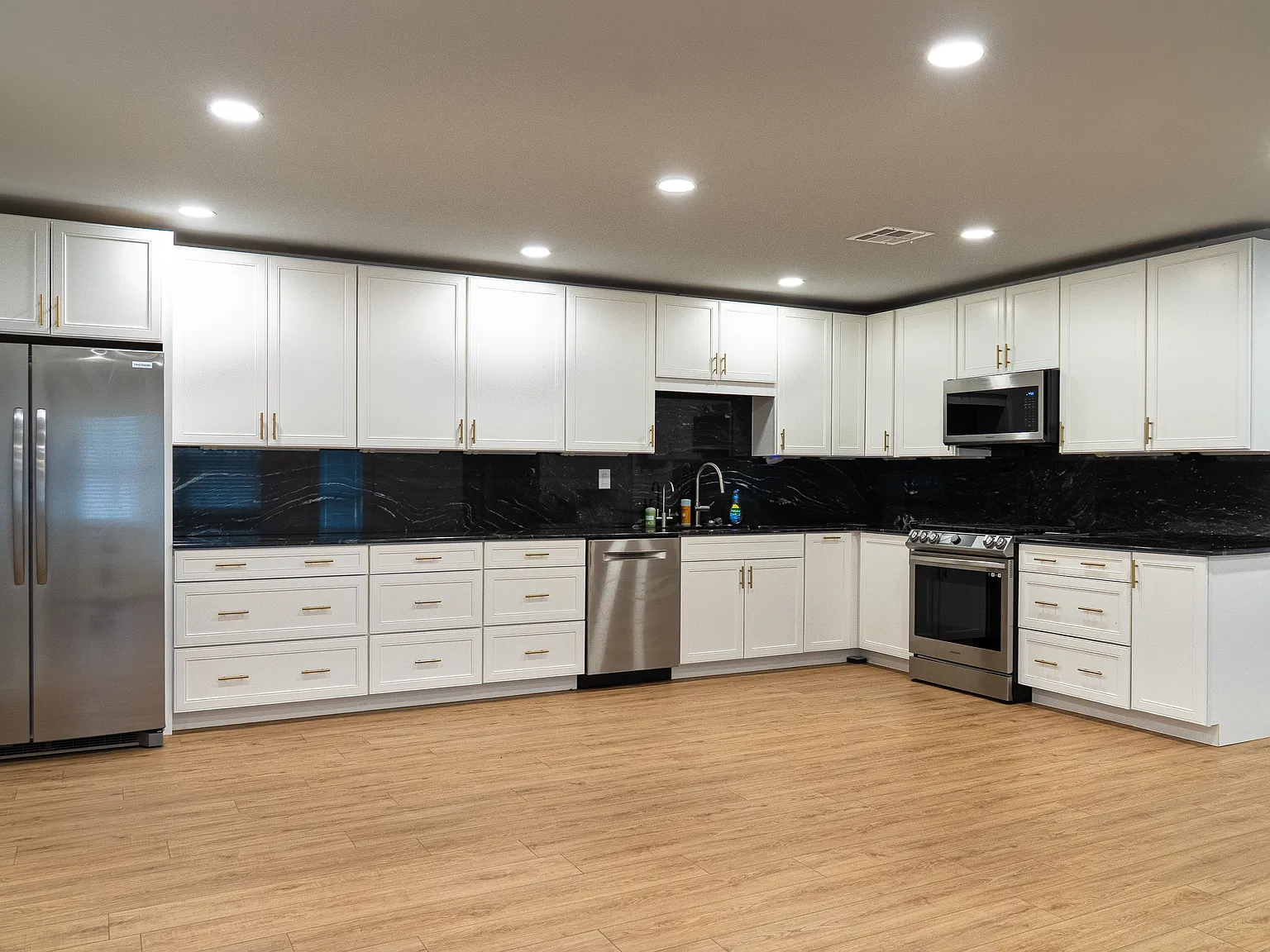 3 bed, 1805 sqft, $2,100 — Photo 3