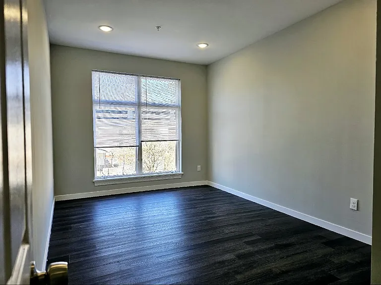 31 12th Ave #1 — Photo 4