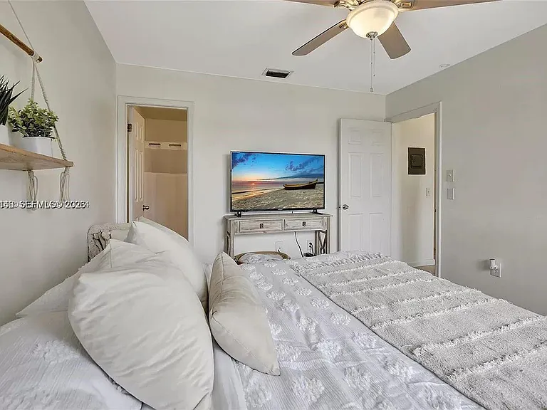 561 NW 100th Pl #201 — Photo 7