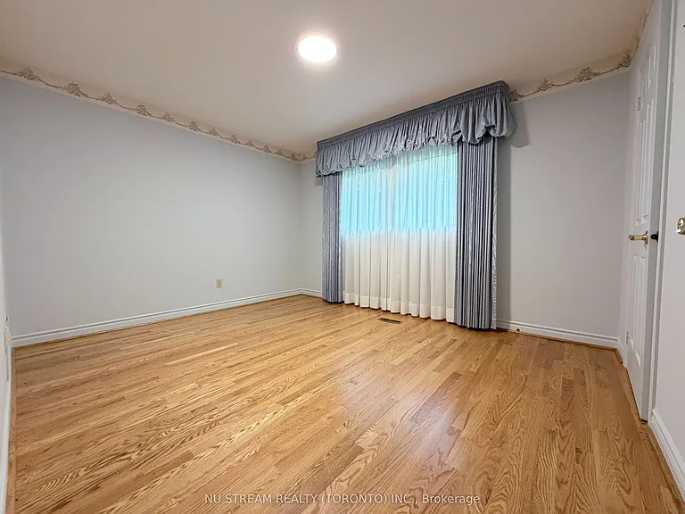 8 Roverdale Ct — Photo 14