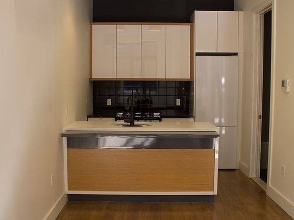 2nd image of 140 Manhattan Ave APT 2A