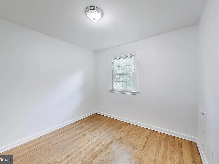 1716 E West Hwy #1716 — Photo 16
