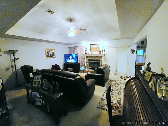 4th image of 301 S Sally Ln