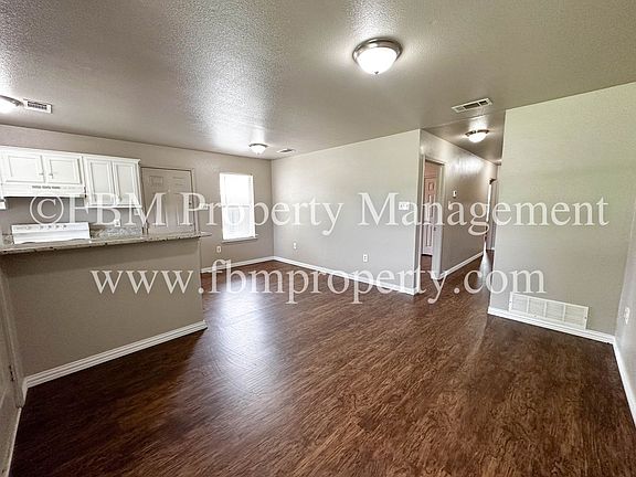 4th image of 221-223 E Lamar St