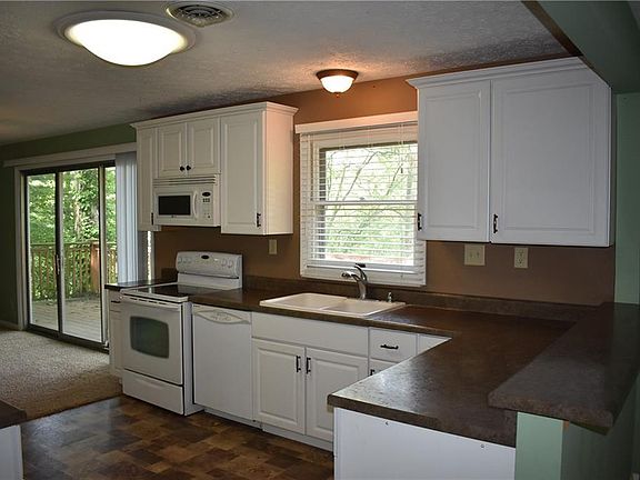 4th image of 2830 W Shore Dr