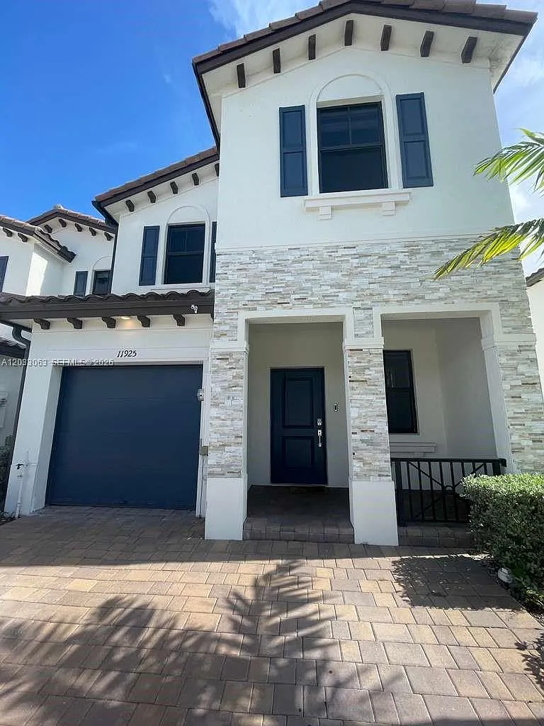11925 SW 247th Ter # 11925 — Photo 3