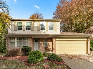 7985 Faircrest Dr, Ypsilanti, MI 48197