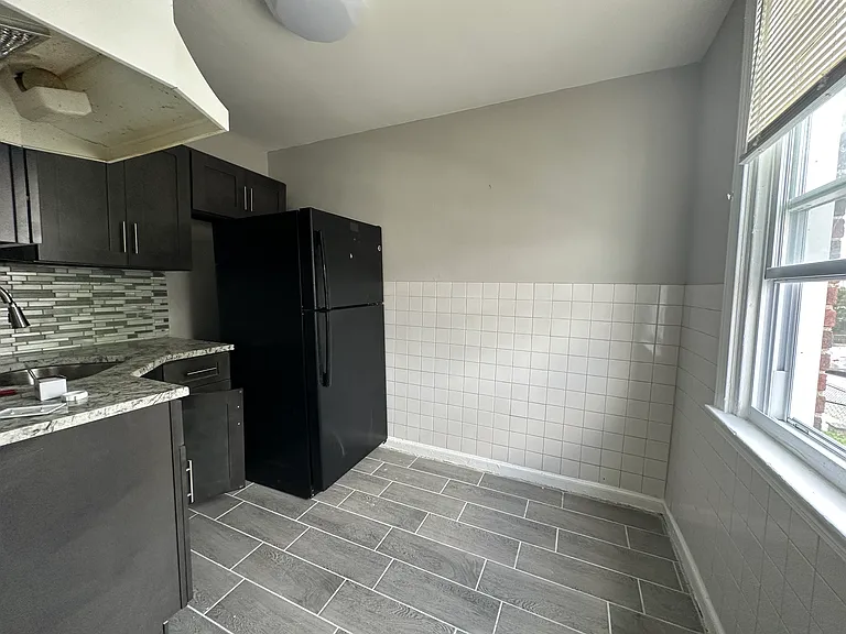 1422 Greeby St #1 — Photo 7