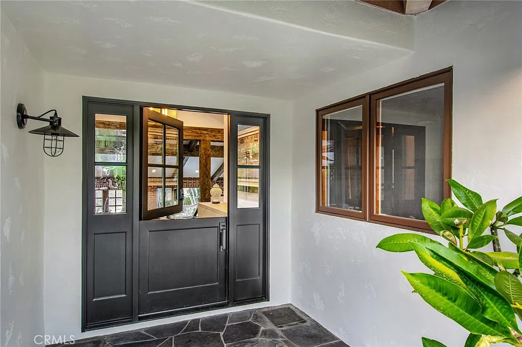 6 bed, 3.5 bath, 4162 sqft, $25,000 — Photo 4