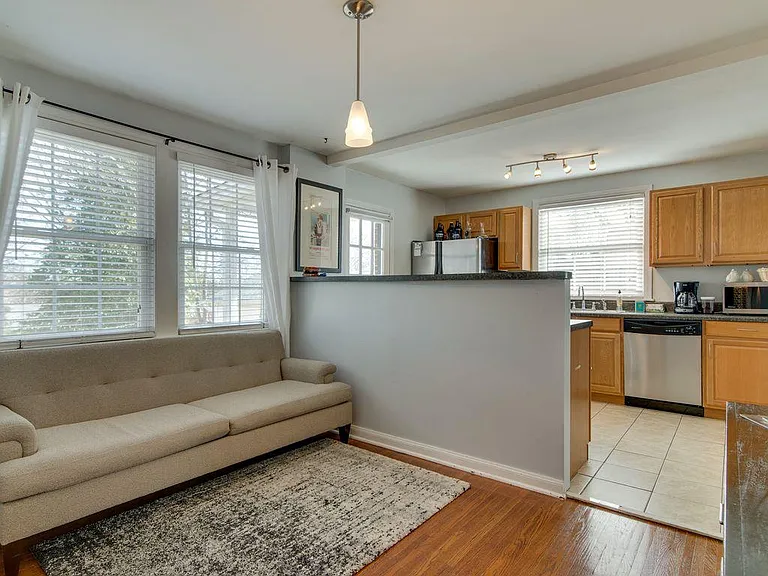 1709 Sherwood Ln — Photo 8