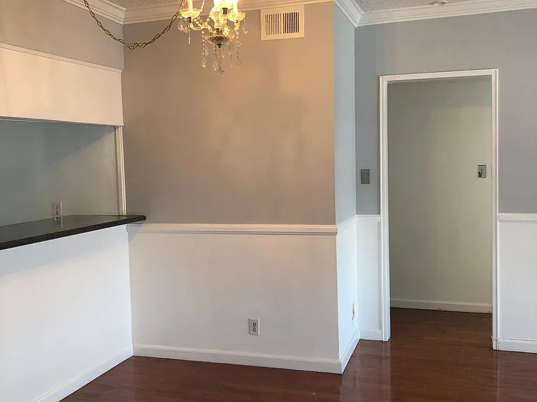 1114 N Harper Ave #12 — Photo 3