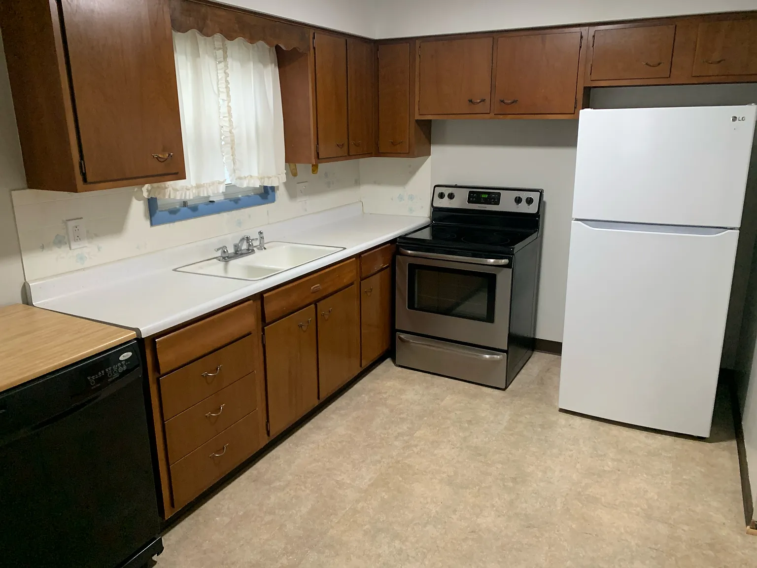 3 bed, 864 sqft, $1,195 — Photo 2
