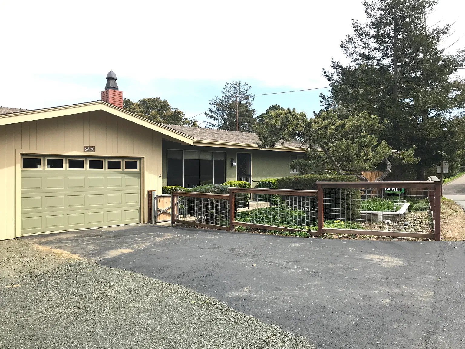 2270 Pineridge Dr — Photo 1