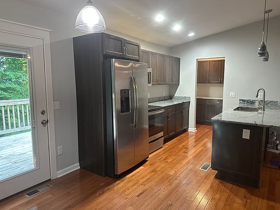 5th image of 2408 Capistrano St