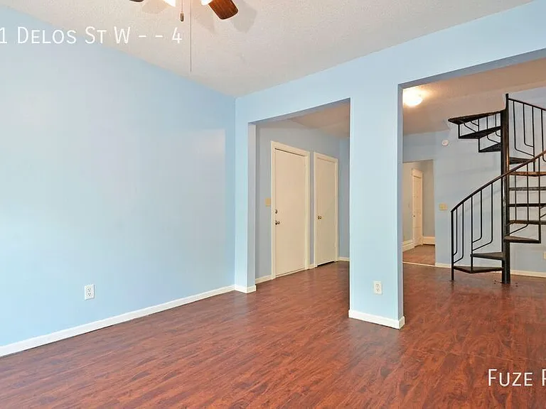 61 Delos St W #4 — Photo 4