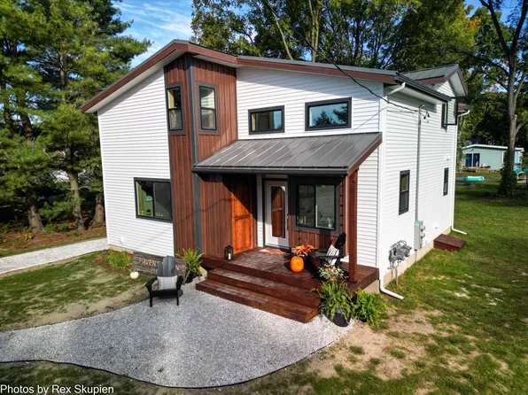 151 & 153 Clark St, Grant, MI 49327