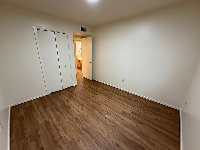 1405 Dr Martin Luther King Jr Ave NE — Photo 18
