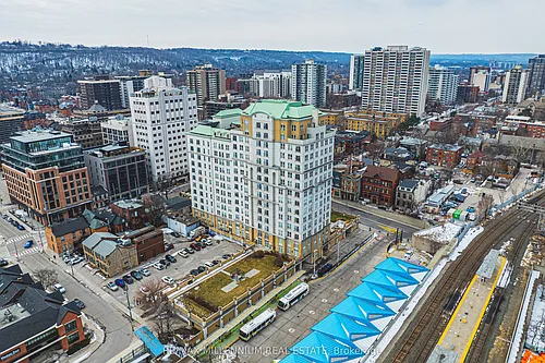 135 James St S #1401 Photo 1
