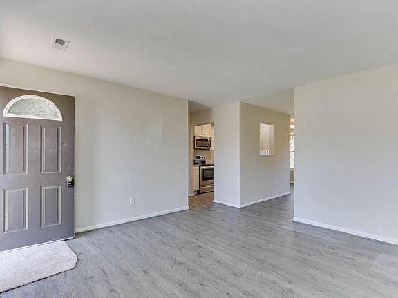 5th image of 6 Middleton Ct