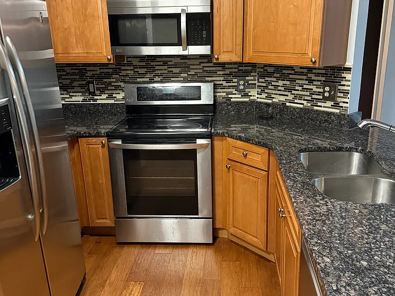 2712 Gresham Way #103 — Photo 24