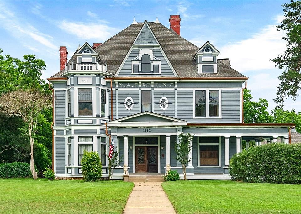 1st image of 1113 E Washington Ave